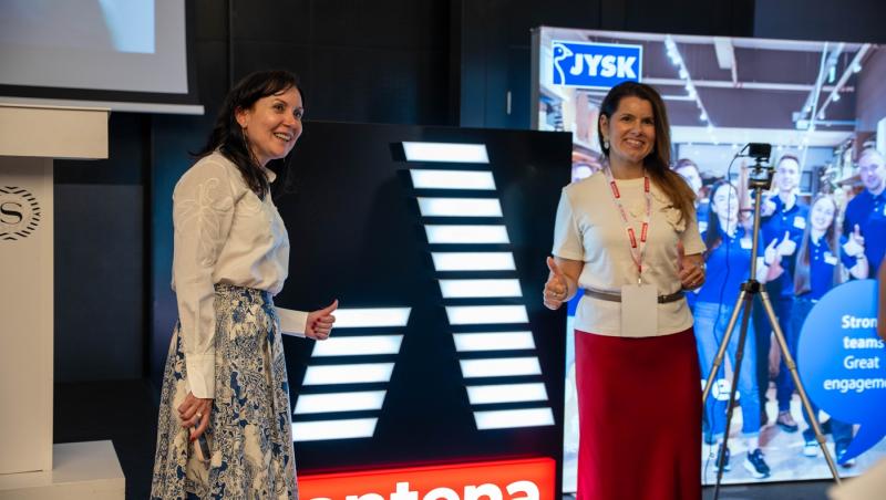 imagine cu sigla antena si participanti la conferința &bdquo;Piața muncii &icirc;n fața revoluției AI&rdquo; organizata de 	Antena Academy și Antena Group