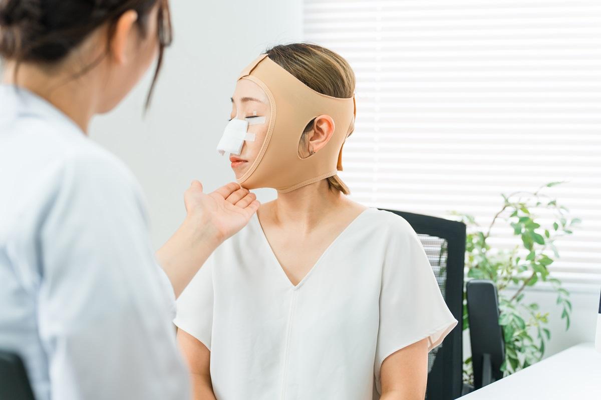 Cum arată o operatie de lifting facial pe laterale. Video-ul viral care a uimit internauții