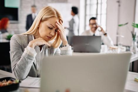 (P) Oboseală digitală, burnout sau deficit nutrițional? Cum recunoști diferențele reale