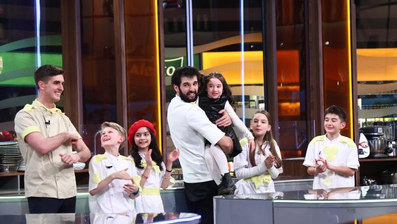 Semifinala Chefi la cuțite - Viitorul are gust. Copiii chefilor au venit să-și ajute părinții la jurizat. Emma Sautner a lipsit
