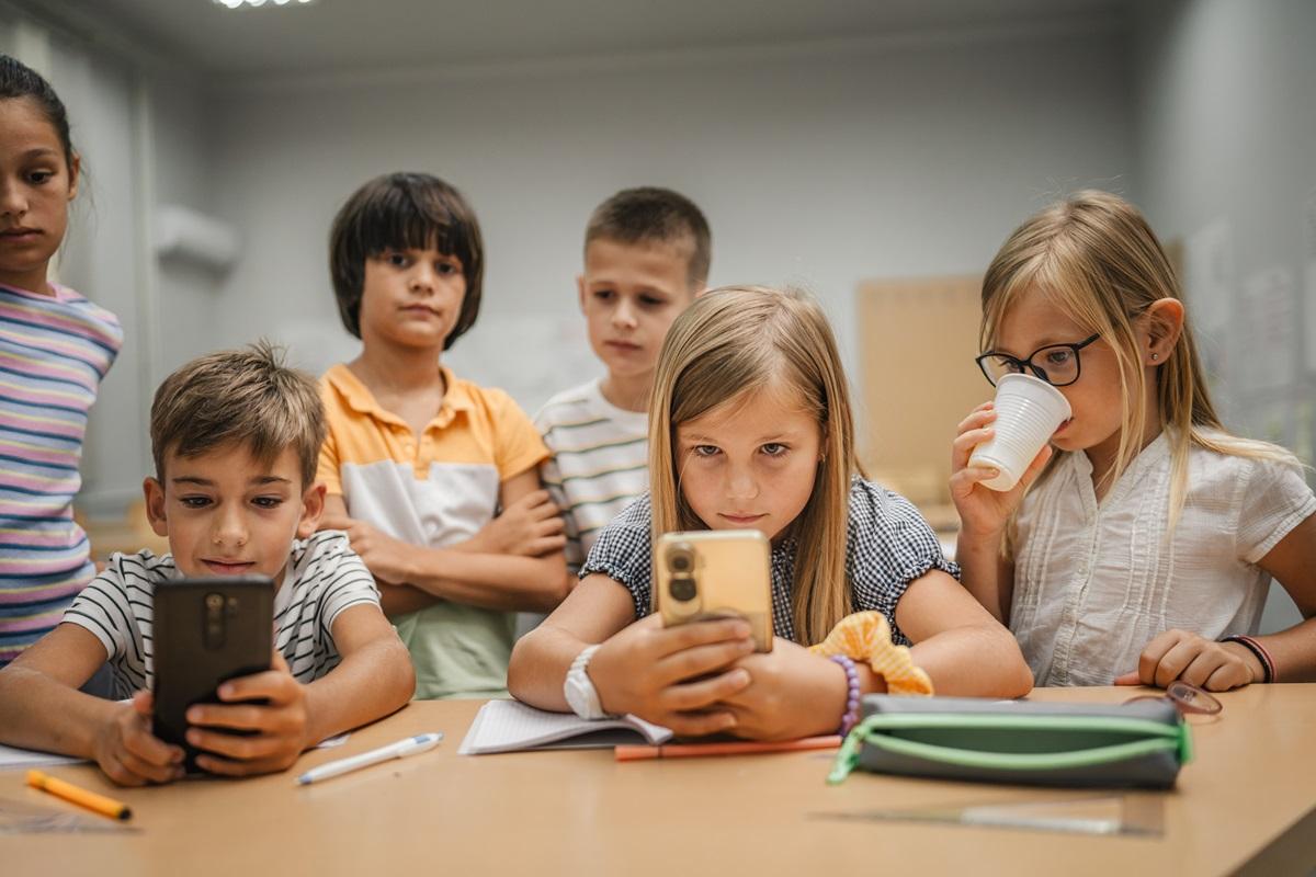 Cum afectează ecranele creierul copiilor. Experții avertizează părinții să fie atenți cu tabletele și smartphone-urile