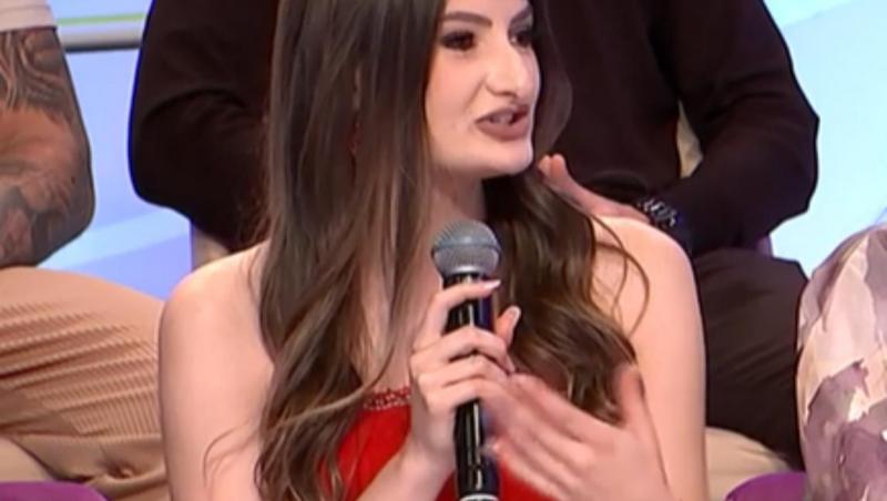 Fiul Iuliei Aelenei din sezonul 11 Mireasa a fost botezat, iar Roxana a fost nașă. Imagini de la eveniment