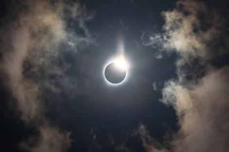 Prima eclipsă solară totală vizibilă &icirc;n Europa &icirc;n aproape 30 de ani. C&acirc;nd are loc și unde poate fi admirată