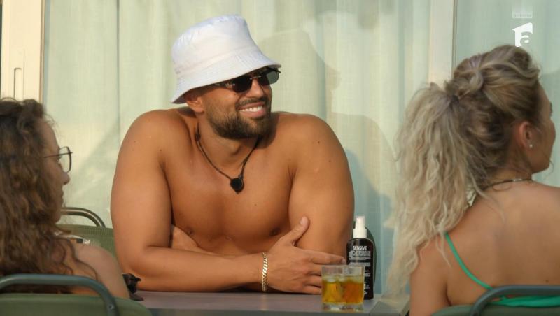 Teo de la Insula Iubirii, imagini fierbinți din vacanță. În ce ipostază s-a pozat fosta ispită masculină