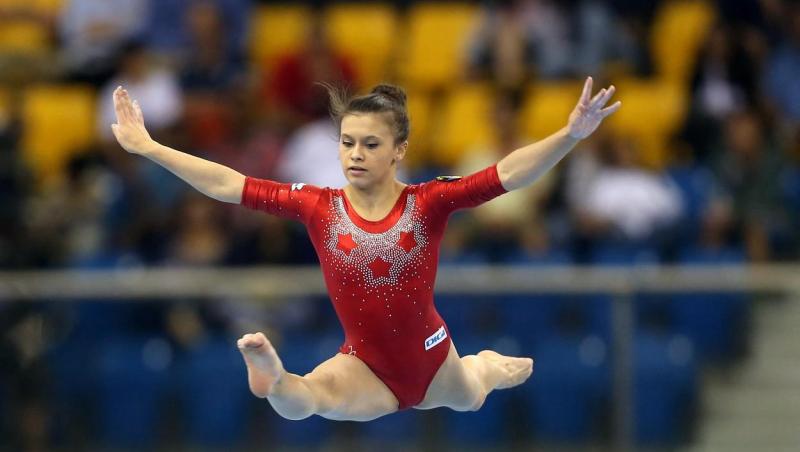 Diana Bulimar s-a lăsat fotografiată în costum de baie. Cum arată fosta gimnastă când renunță la echipamentul sportiv