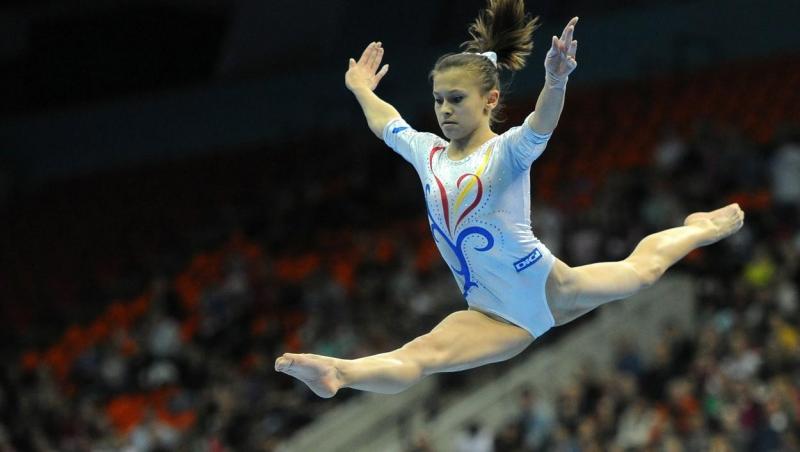 Diana Bulimar s-a lăsat fotografiată în costum de baie. Cum arată fosta gimnastă când renunță la echipamentul sportiv