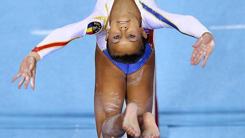 Diana Bulimar s-a lăsat fotografiată în costum de baie. Cum arată fosta gimnastă când renunță la echipamentul sportiv