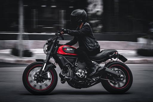 (P) &Icirc;ncepătorii motocicliști greșesc adesea aici