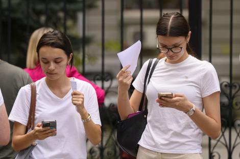 Fraudă&nbsp;la examenul de Bacalaureat 2026! Subiectele și rezolvările, divulgate pentru bani! S-au făcut deja 47 de percheziții