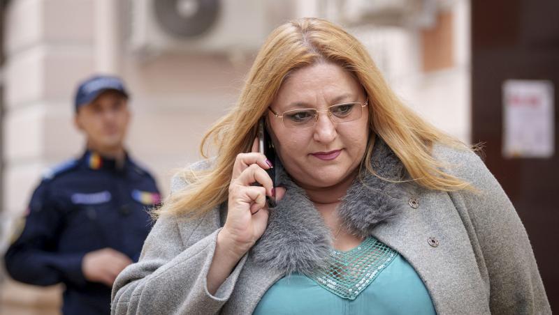 Diana Șoșoacă, rănită într-un accident rutier, în București. Europarlamentarul, transportat la spital