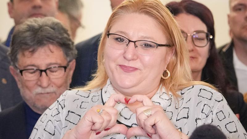 Diana Șoșoacă, rănită într-un accident rutier, în București. Europarlamentarul, transportat la spital
