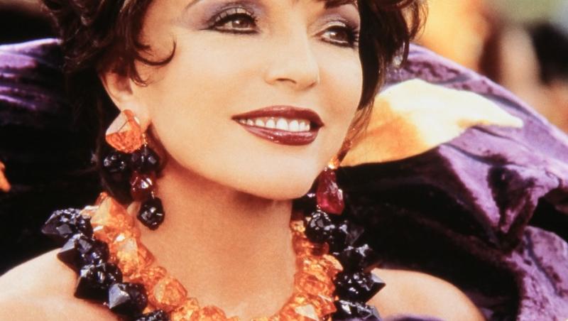 Are 93 de ani, dar arată demențial în costum de baie! Cum a pozat diva la vila ei din Saint-Tropez