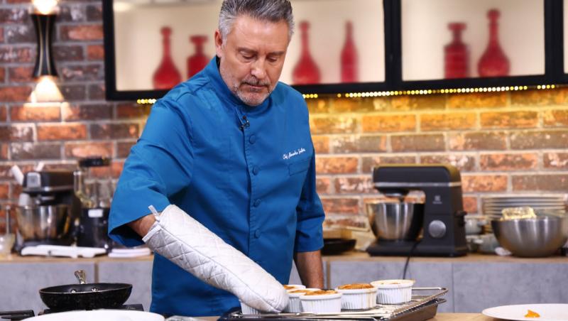 Chef Alexandru Sautner, imagini rare cu mama sa. Cum a sărbătorit juratul de la Chefi la cuțite aniversarea de 77 de ani a femeii