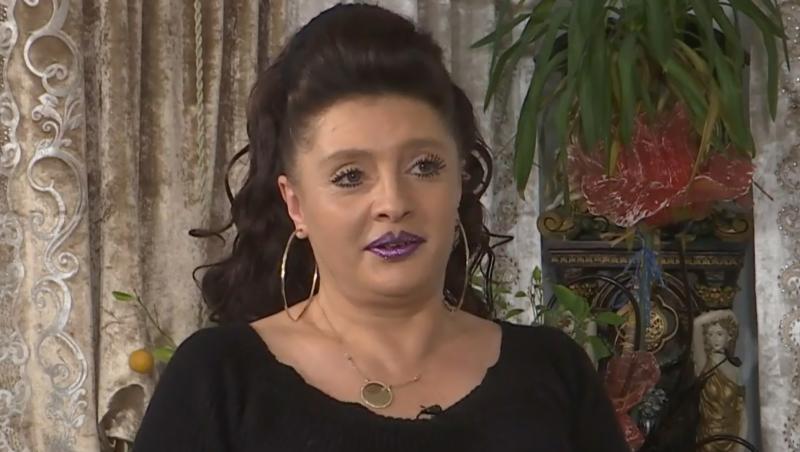 Cornelia, dansatoarea maneliștilor, apariție surprinzătoare în costum de baie. Cum s-a afișat la pisicină: „Nu îmbătrânește deloc”