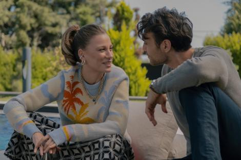 Un cunoscut actor rom&acirc;n va juca &icirc;ntr-un film turcesc alături de Serenay Sarıkaya. Despre cine este vorba