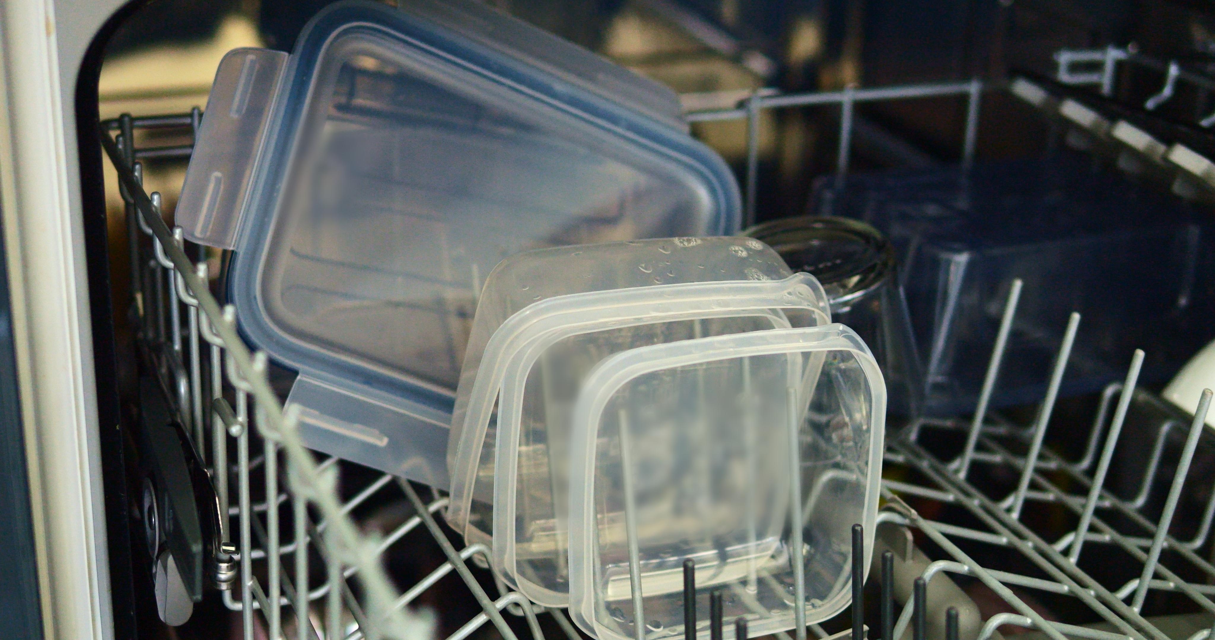 De ce nu se usucă recipientele din plastic &icirc;n mașina de spălat vase, de fapt. Motivul pentru care răm&acirc;n mereu ude