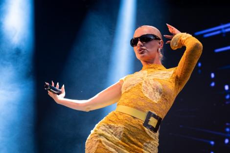 Alexandra Stan a publicat prima fotografie cu bebelușul. Vedeta a născut o fetiță