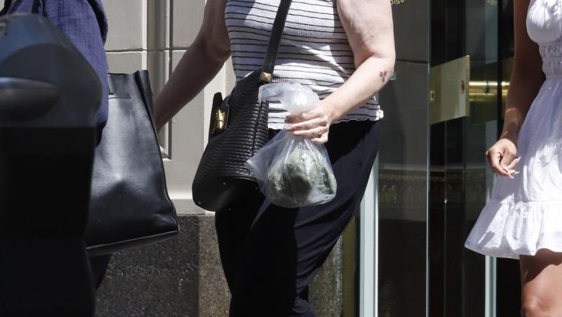 Cum arată Bridget Fonda acum, după ce a slăbit 50 de kilograme. Era una dintre cele mai dorite actrițe de la Hollywood în anii 90