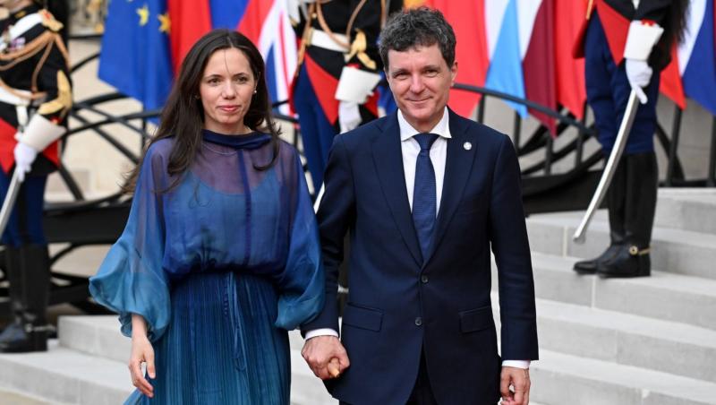 Nicușor Dan și familia sa au mers la Mănăstirea Dejani de Sfânta Maria. Cum s-a îmbrăcat Mirabela Grădinaru