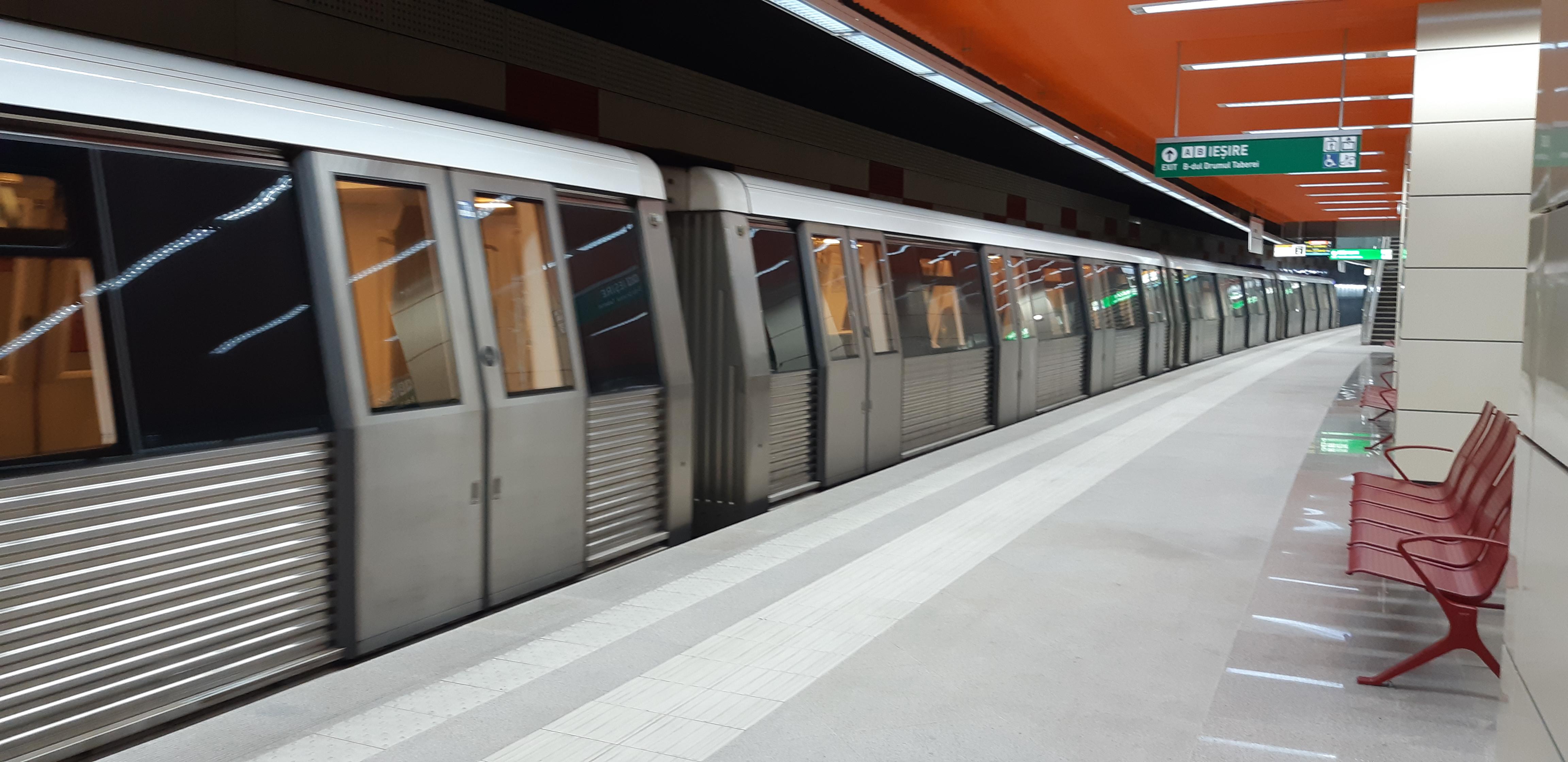 imagine cu metroul din bucuresti