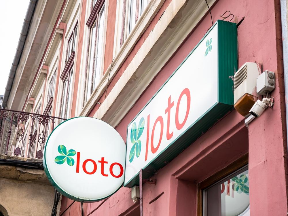 Cine e femeia care a c&acirc;știgat cel mai mare premiu din istoria Loto 6/49. Ce detalii emoționante au ieșit la iveală