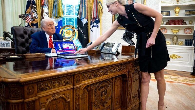 Cine e Natalie Harp, asistenta lui Donald Trump. E nonstop lângă președinte, călătorind inclusiv în portbagaj pentru el
