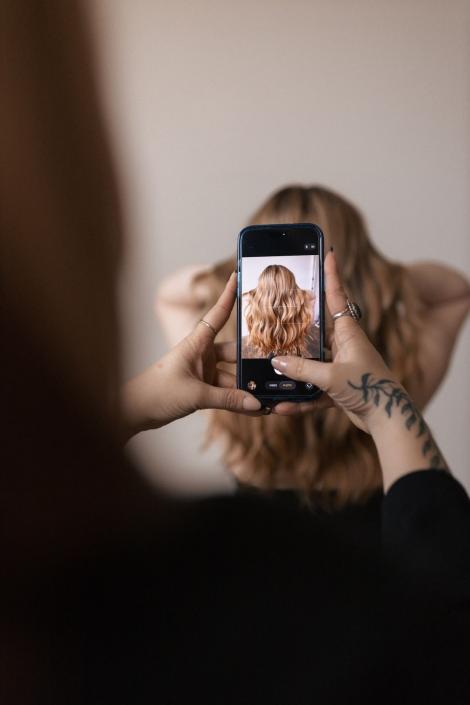 (P) De ce părul tău nu arată la fel ca &icirc;n fotografiile pe care le salvezi