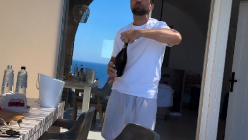 Gabriela și Dani Oțil, vacanță în Santorini. Ce s-a văzut în oglindă în timp ce matinalul era filmat de soție: „Ești goală!”