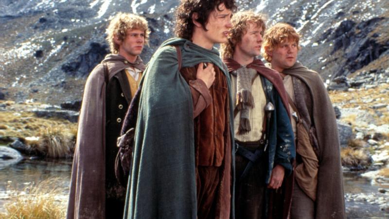 Cum arată astăzi actorul care l-a interpretat pe Frodo în „Stăpânul inelelor”. Fanii lui sunt de părere că nu s-a schimbat deloc