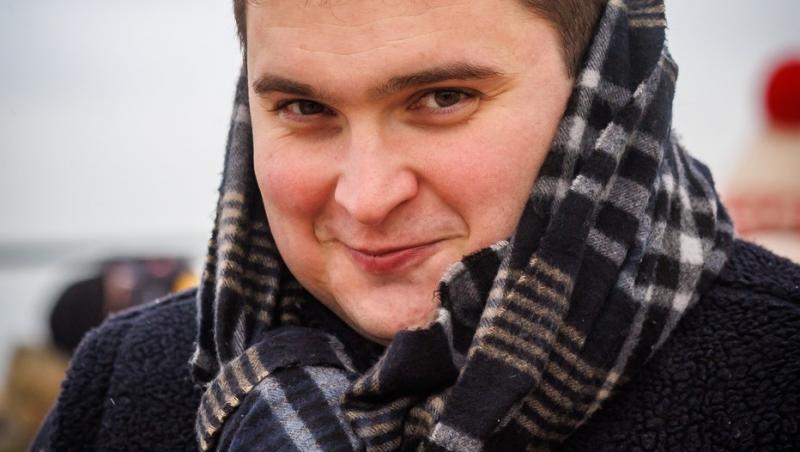 Un vânzător de mașini în vârstă de 26 de ani a aflat peste noapte că este prinț. Povestea impresionantă a tânărului