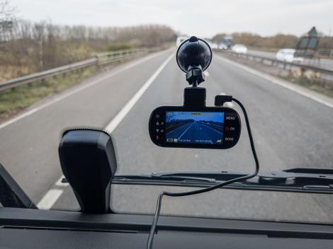 Ce poți să pățești dacă publici pe Facebook filmări cu nereguli &icirc;n trafic! Detaliul ce &icirc;ți poate aduce probleme cu legea