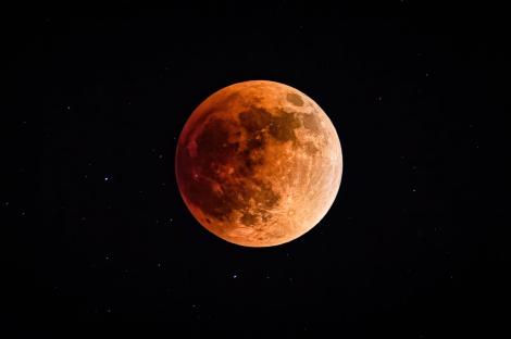 Eclipsa &bdquo;Luna S&acirc;ngerie&rdquo; se apropie. C&acirc;nd va avea loc fenomenul inedit