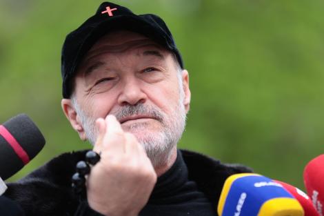 Gigi Becali, gest uluitor pe Muntele Athos. C&acirc;ți bani a scos din buzunar ca să nu mai urce pe jos