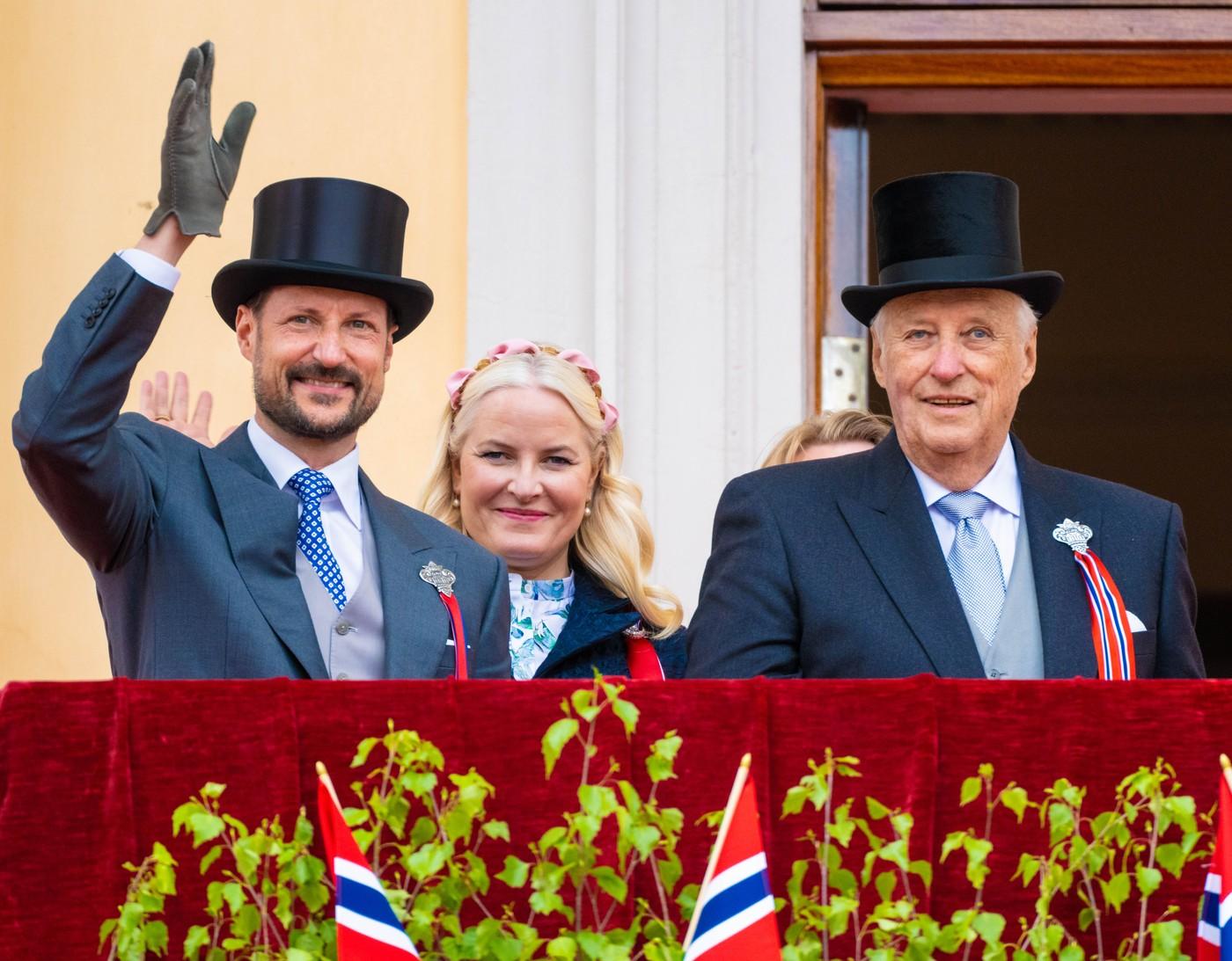 Prințul moștenitor al Norvegiei devine regele Haakon al VIII-lea după moartea tatălui său