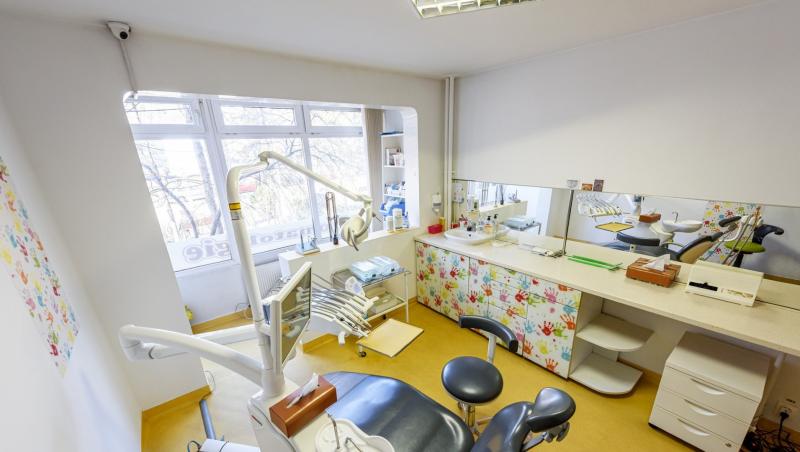 (P) Cât costă o dantură fixă pe implanturi și ce influențează prețul final al tratamentului? Explicațiile medicilor Dynamic Dental