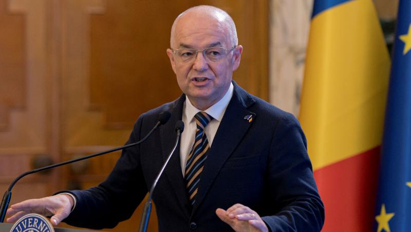 Cum arată roșiile din grădina lui Emil Boc. Primarul Clujului și-a prezentat cu mândrie prima recoltă