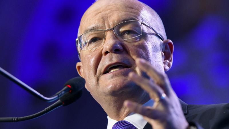 Cum arată roșiile din grădina lui Emil Boc. Primarul Clujului și-a prezentat cu mândrie prima recoltă