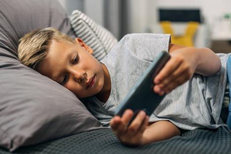 Ce pățesc copiii de 11 ani care folosesc TikTok și Instagram. Schimbările sunt semnificative