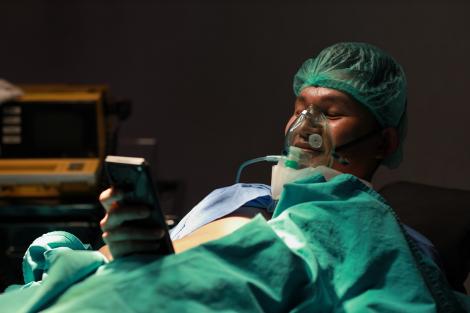 Un bărbat care a consultat ChatGPT a ajuns de urgență la spital din cauza chatbot-ului. Cum l-a afectat inteligența artificială