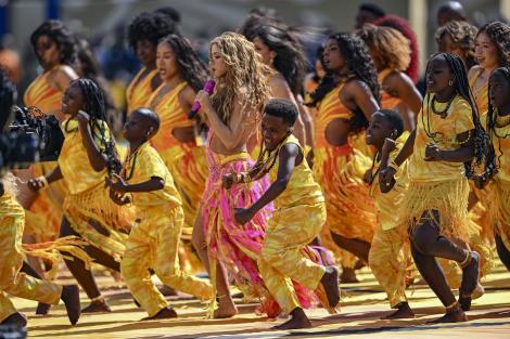 Ce s-a &icirc;nt&acirc;mplat cu micuții din Uganda care au dansat cu Shakira la Mondial. Cum este vedeta &icirc;n spatele camerelor