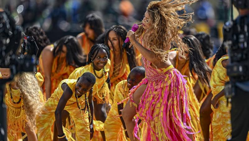 Ce s-a întâmplat cu micuții din Uganda care au dansat cu Shakira la Mondial. Cum este vedeta în spatele camerelor