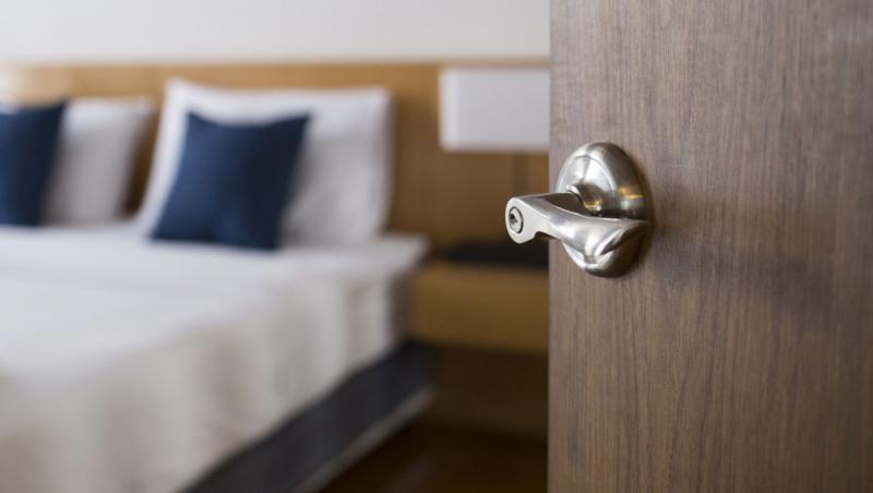 Ce au putut lăsa &icirc;n urmă niște turiști &icirc;n camera unui hotel de lux din Constanța. Angajații au rămas mască