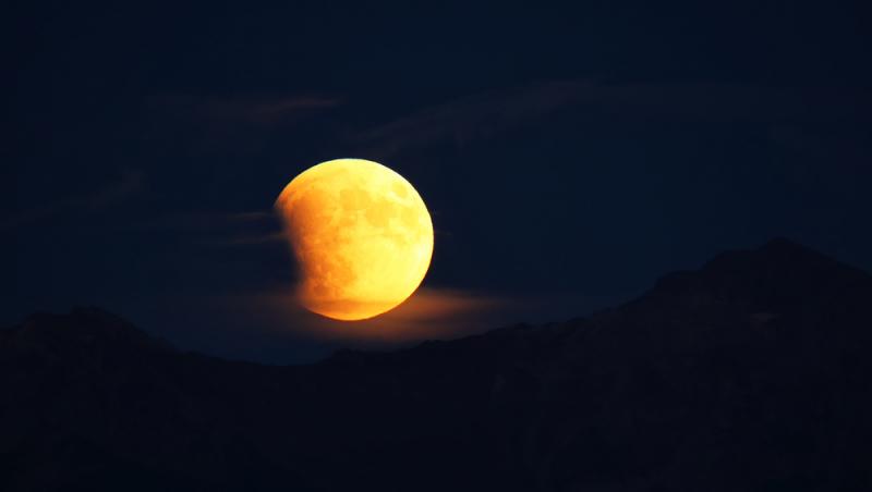 Fenomen pe cer în dimineața de 6 septembrie! Luna și Marte vor apărea una lângă alta. Cum poate fi observată conjuncția