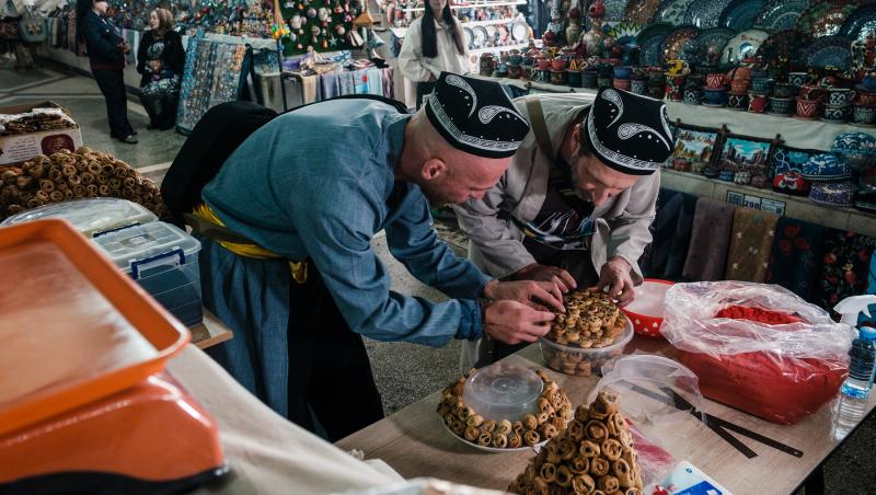 Asia Express – Drumul Mătăsii încheie primul stage.Eșarfa a fost roșie. What’s UP și soția lui, Miky, au părăsit competiția