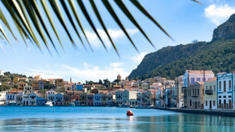 O insulă din Grecia oferă 5.000 de euro pe an celor care aleg să locuiască acolo. Singura condiție care trebuie &icirc;ndeplinită