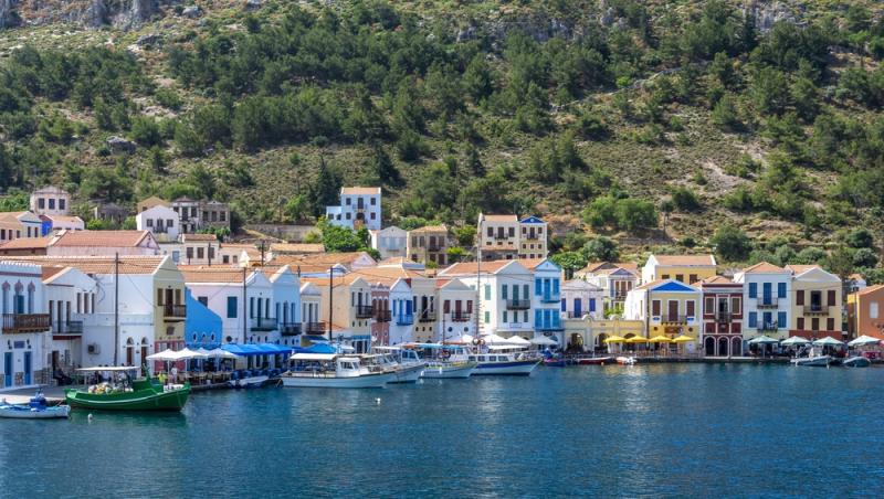 O insulă din Grecia oferă 5.000 de euro pe an celor care aleg să locuiască acolo. Singura condiție care trebuie îndeplinită