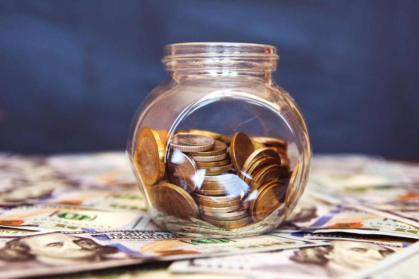 C&acirc;ți bani ar trebui să ai puși deoparte la 30, 40, 50 și 60 de ani. Reperele financiare &icirc;n funcție de v&acirc;rstă