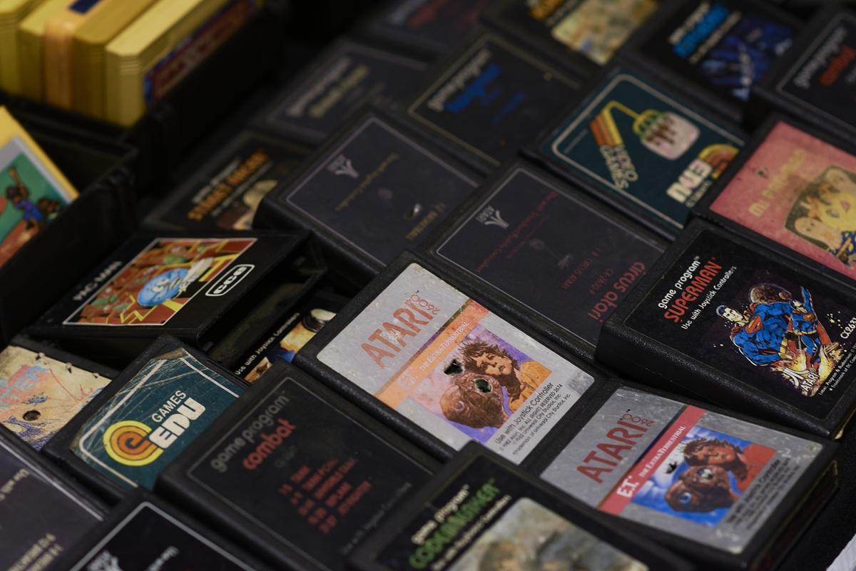 Atari a &icirc;ngropat camioane &icirc;ntregi cu jocuri pe care nu le putea vinde. Ce s-a &icirc;nt&acirc;mplat c&acirc;nd au fost dezgropate după 31 de ani