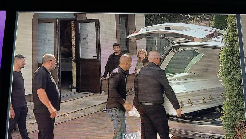 Nick Rădoi a ajuns la capela unde este depusă Mădălina Apostol. Primele imagini cu omul de afaceri, în doliu