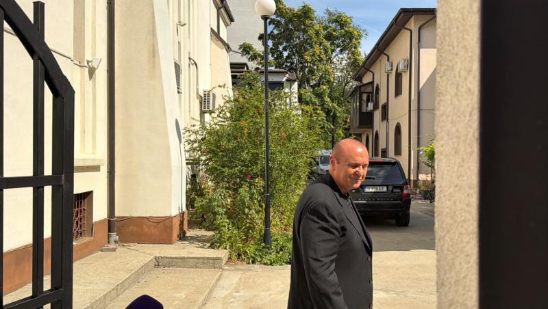 Nick Rădoi a ajuns la capela unde este depusă Mădălina Apostol. Primele imagini cu omul de afaceri, în doliu